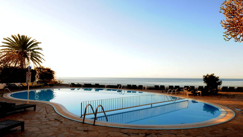 Hotel Duas Torres swimmingpool ved skumring
